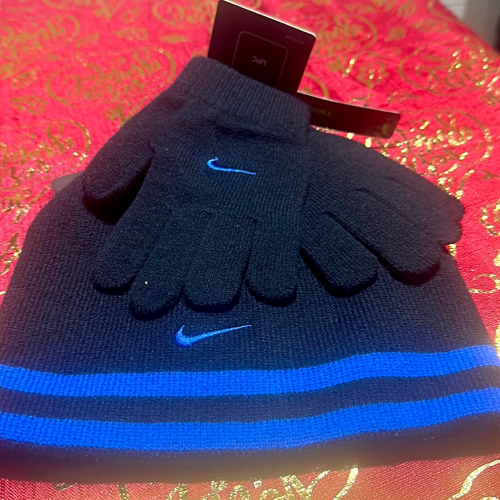 Nike boys hat and gloves set 2 piece set reversible black and blue